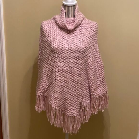RUE 21 winter poncho - Picture 1 of 4